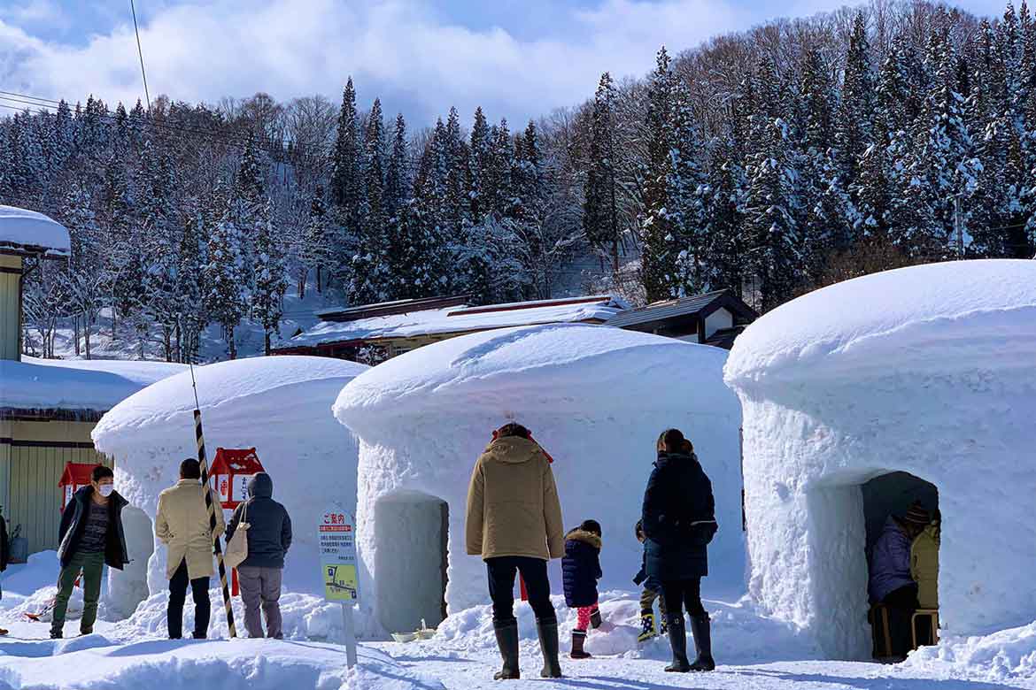 山形県米沢市、小野川温泉の巨大かまくら村が3年ぶりに復活!ラーメン出前も