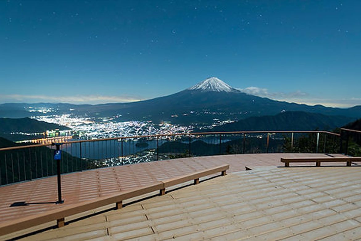 雄大な富士山全体を眺望できる「FUJIYAMAツインテラス」