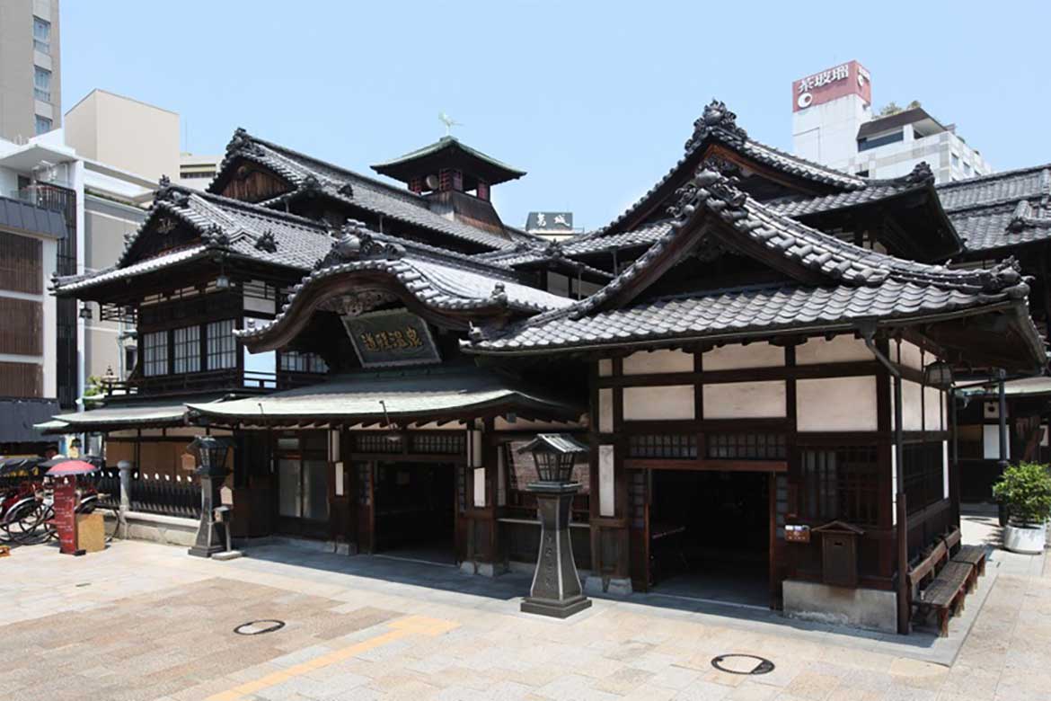 日本最古の温泉へ「道後温泉」
