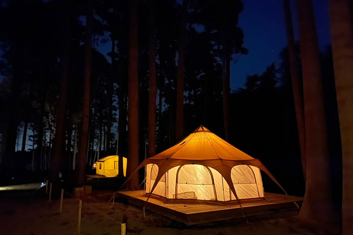 焚き火をしながら満天の星を望む高台のキャンプ場。千葉県「多古の星キャンプ場」がオープン