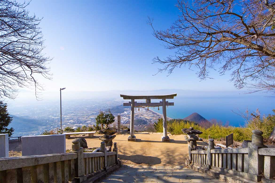 見事なパノラマビューに感動！天空の鳥居「高屋神社」