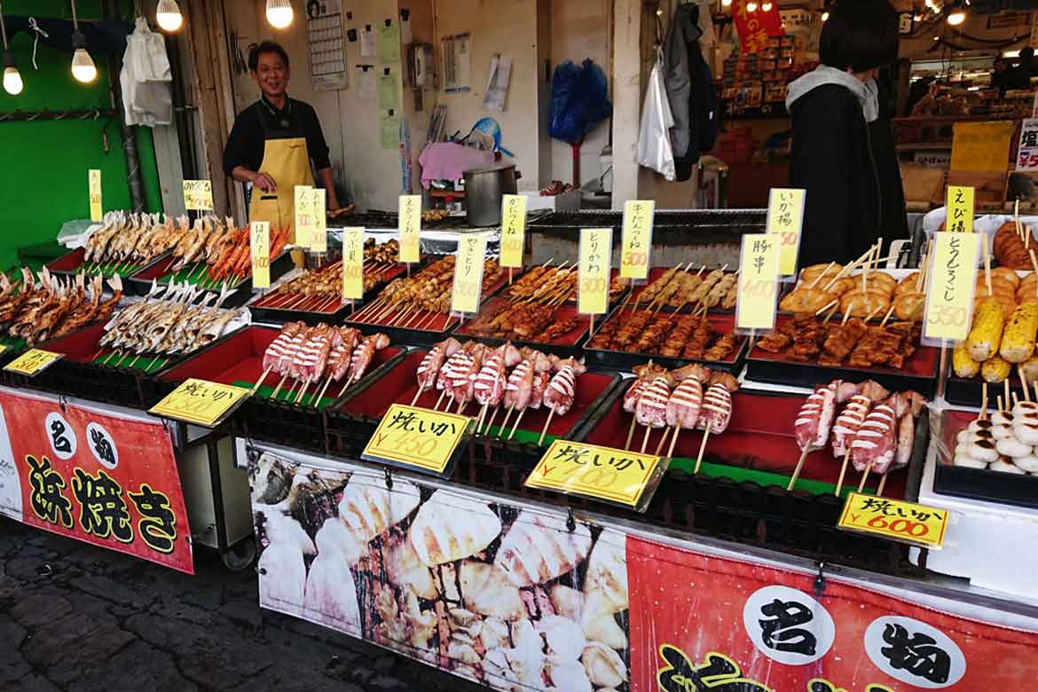 新鮮で安い！活気あふれる「寺泊魚の市場通り」
