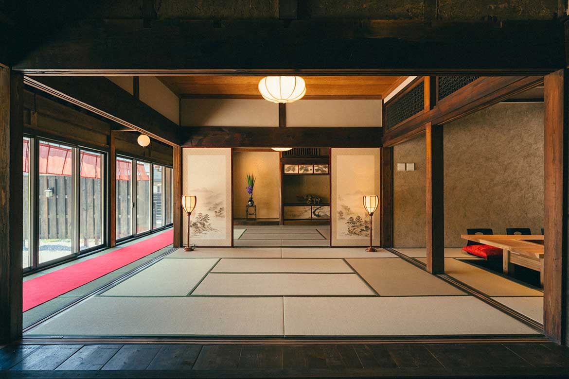 千葉県八千代市、サウナ付き半露天風呂・囲炉裏のある一棟貸切古民家宿 「古民家宿 るうふ 遊之家」