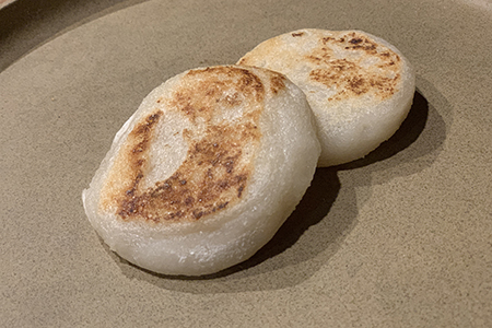 【100年フード】素朴な味わいの伝統的な餅菓子。秋田県「白餅」