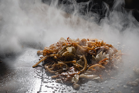 【100年フード】乾麺のもっちりとした食感を楽しむ。福岡県「小倉焼うどん」