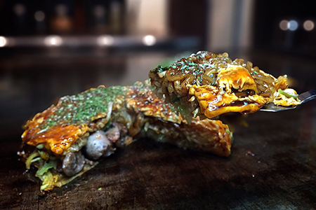 【100年フード】”鶏もつ”の旨味と食感が楽しめる。広島県の「三原焼き」
