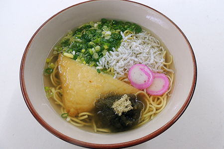 【100年フード】うどんの出汁に中華麺の意外な組み合わせ。高知県「中日そば」