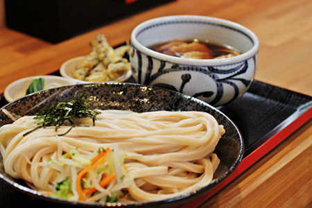 【100年フード】地粉を使用。つけ麺スタイルで味わう東京都「武蔵野地域のうどん文化」