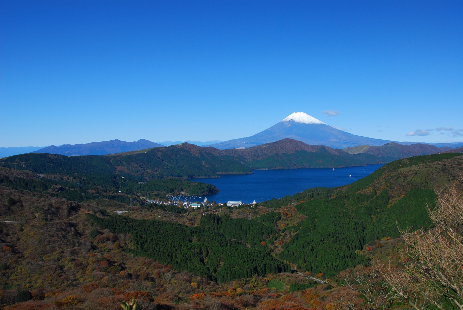 絶景ドライブを満喫する「アネスト岩田ターンパイク箱根」