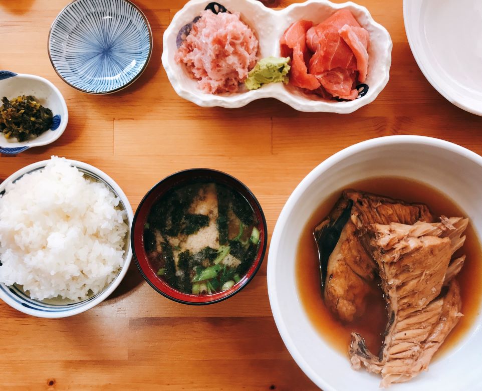 「居酒屋たすく」でご当地グルメ「ハーモニカ煮付け定食」に舌鼓