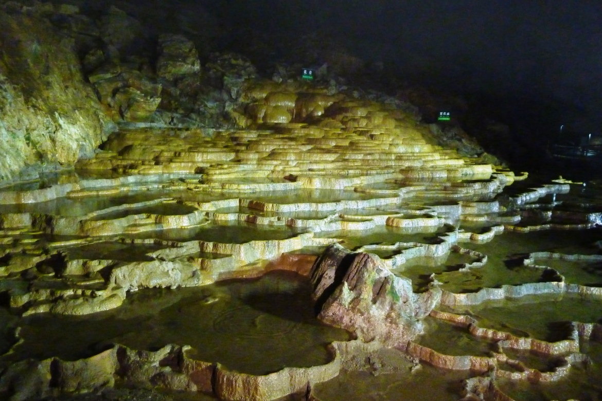 日本最大級の鍾乳洞で自然のアートを鑑賞「秋芳洞」