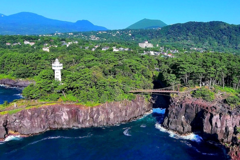 天然記念物のポットホールは必見！ スリル満点のつり橋も◎「城ケ崎海岸」