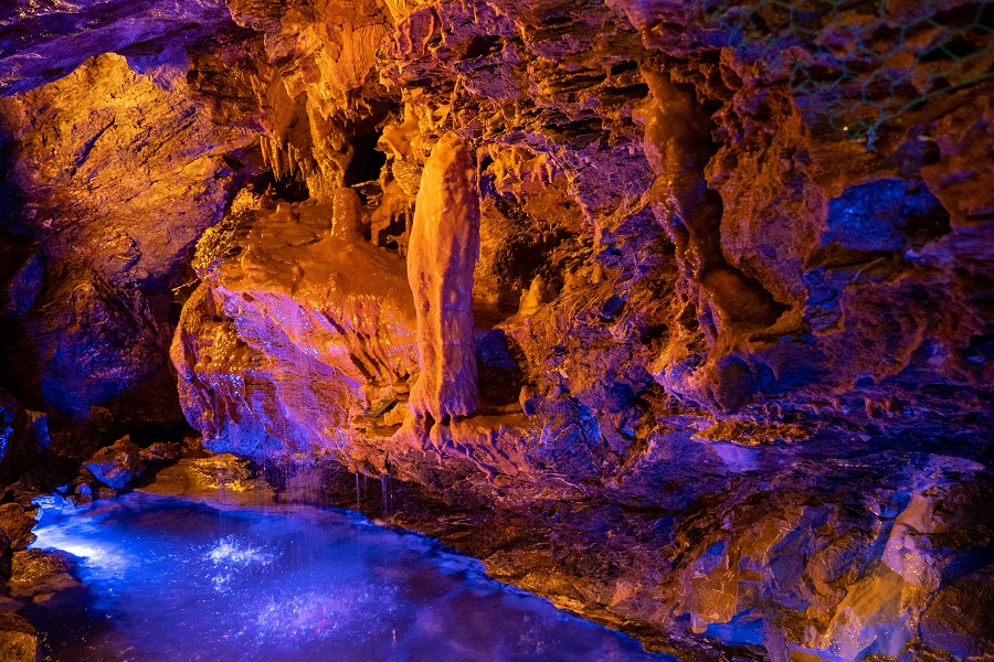 2億5千万年前の世界を体験できる「竜ヶ岩洞」