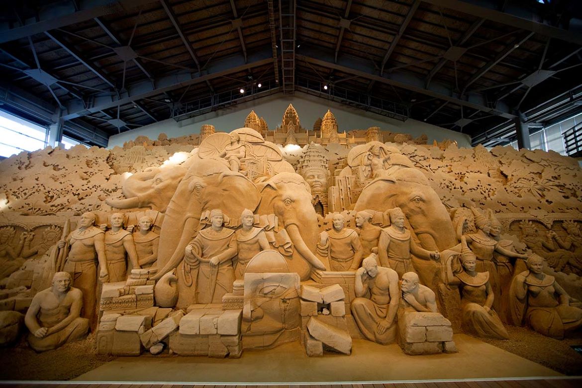 砂像を展示する世界で唯一の美術館「砂の美術館」