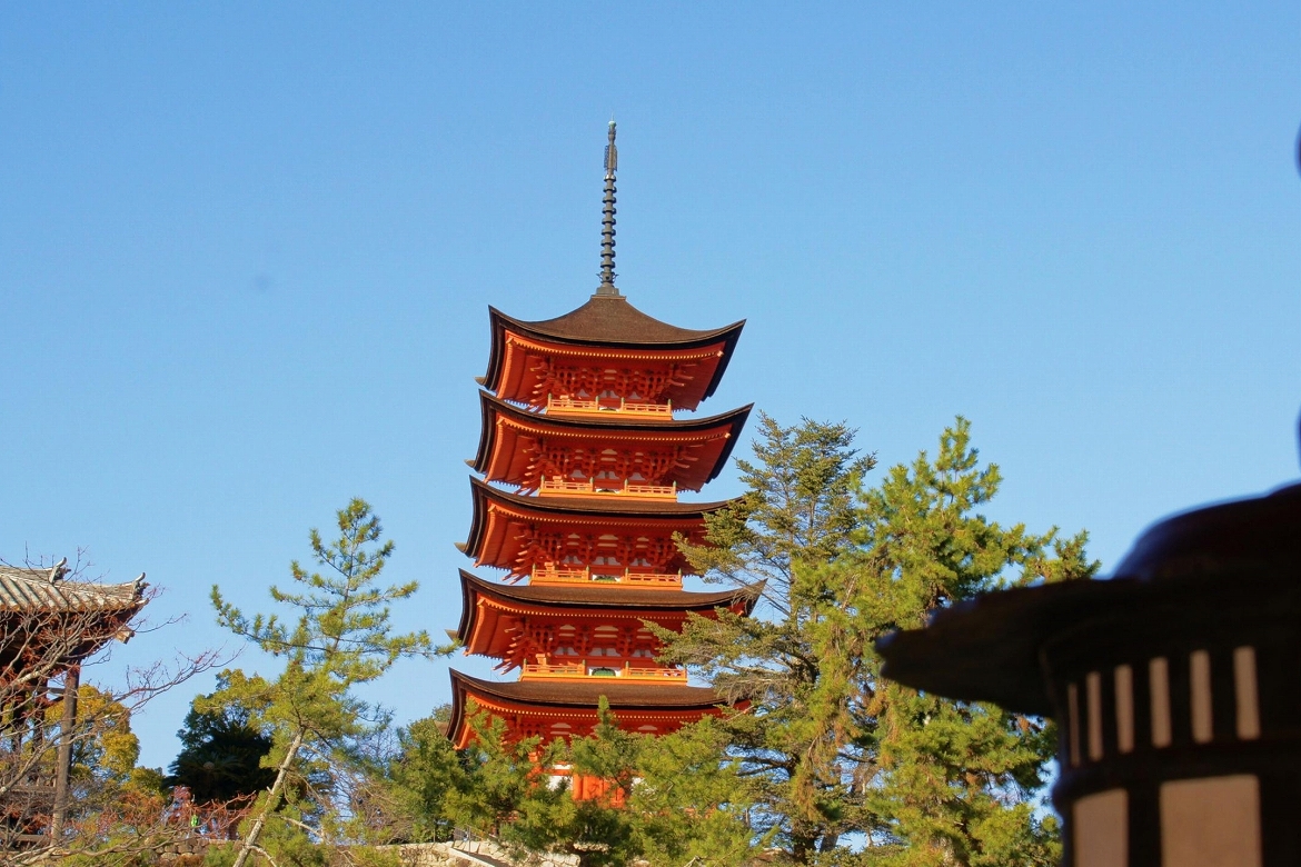 貴重な建築美で感性を刺激。国指定重要文化財「五重塔」