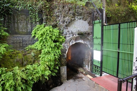 日本三大古泉のひとつ「走り湯」
