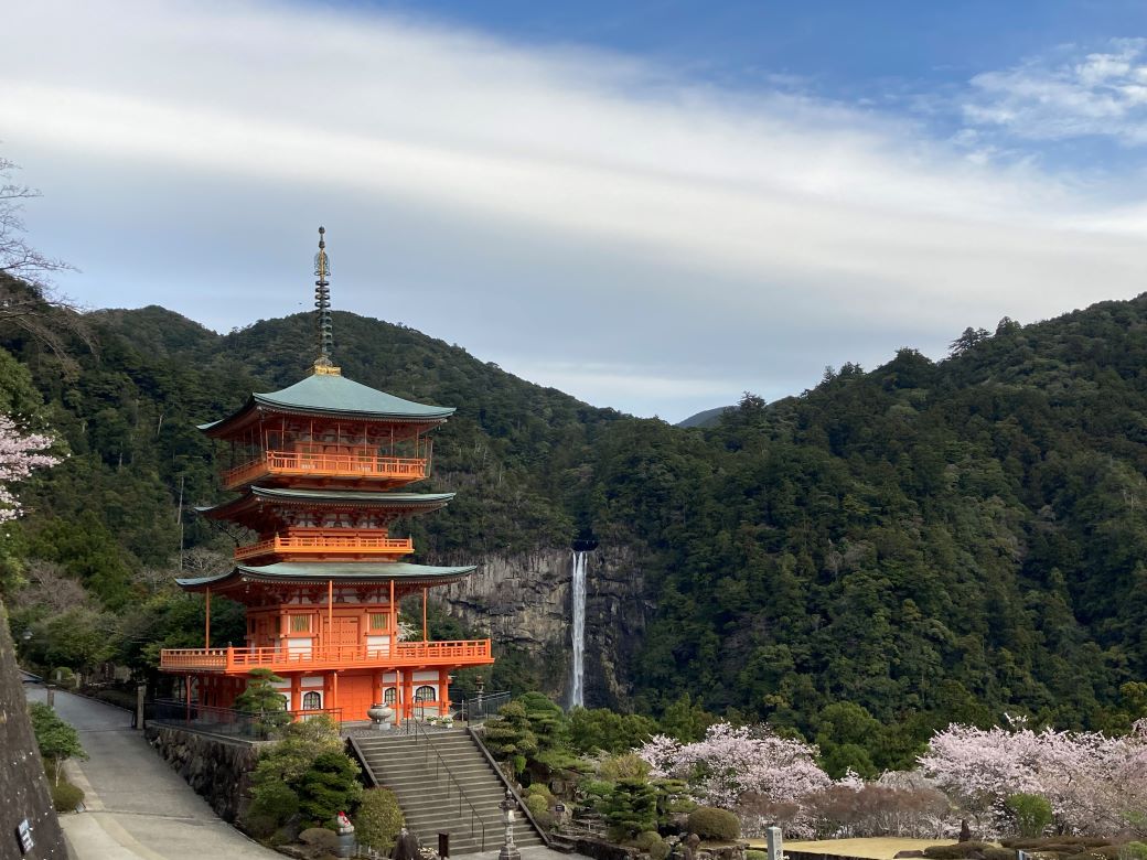 全国から参拝者が訪れる熊野信仰の中心地「那智山青岸渡寺」