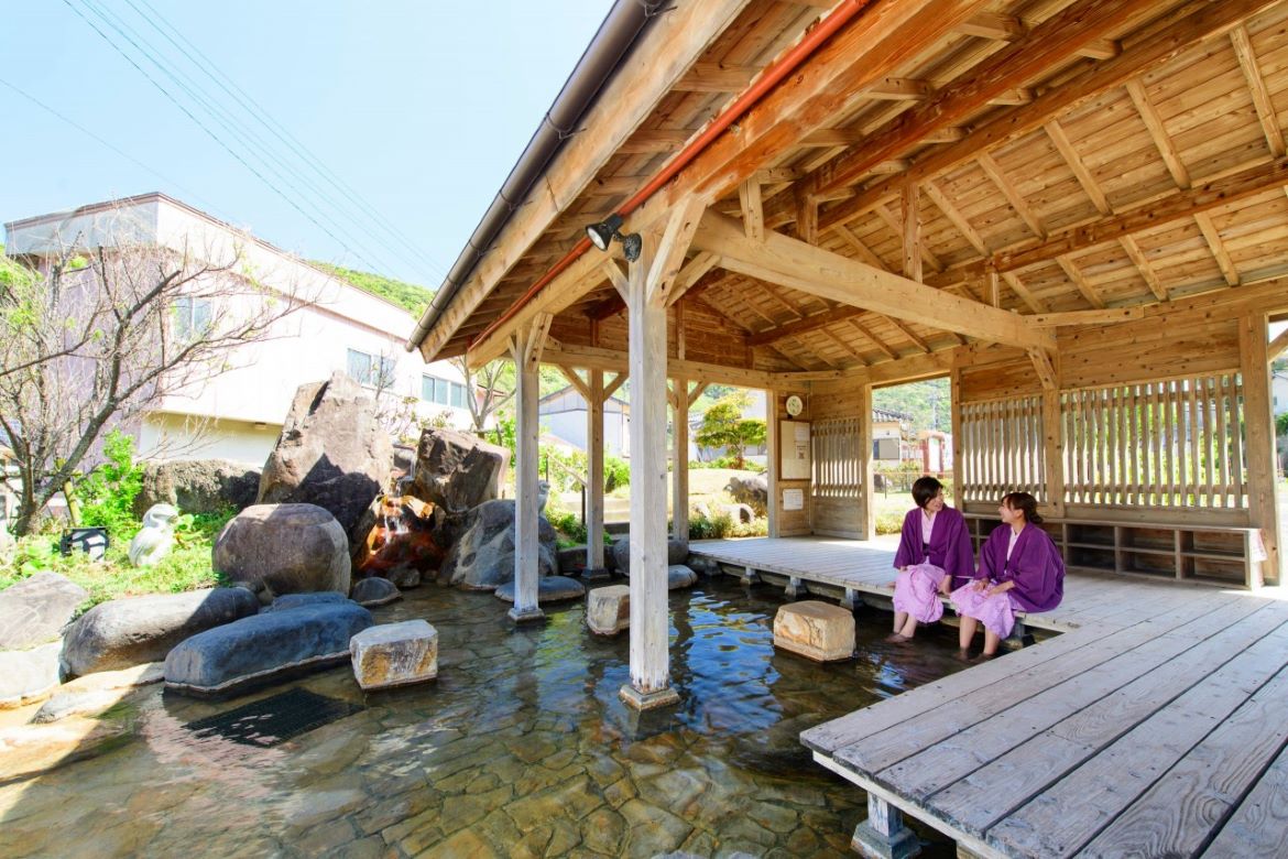 源泉掛け流しで効能豊かな足湯「下田温泉 五足の湯」