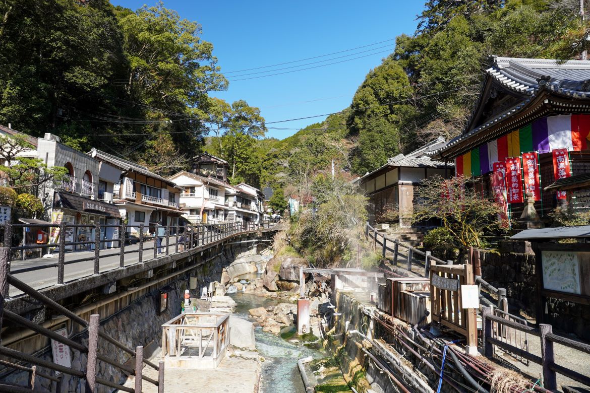 風情ある雰囲気と湯けむりが感じられる「湯の峰温泉」