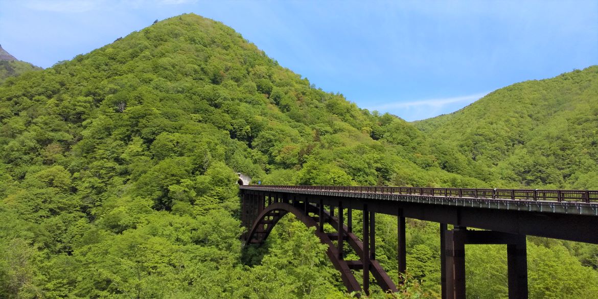 四季折々の絶景ドライブが楽しめる「甲子大橋」