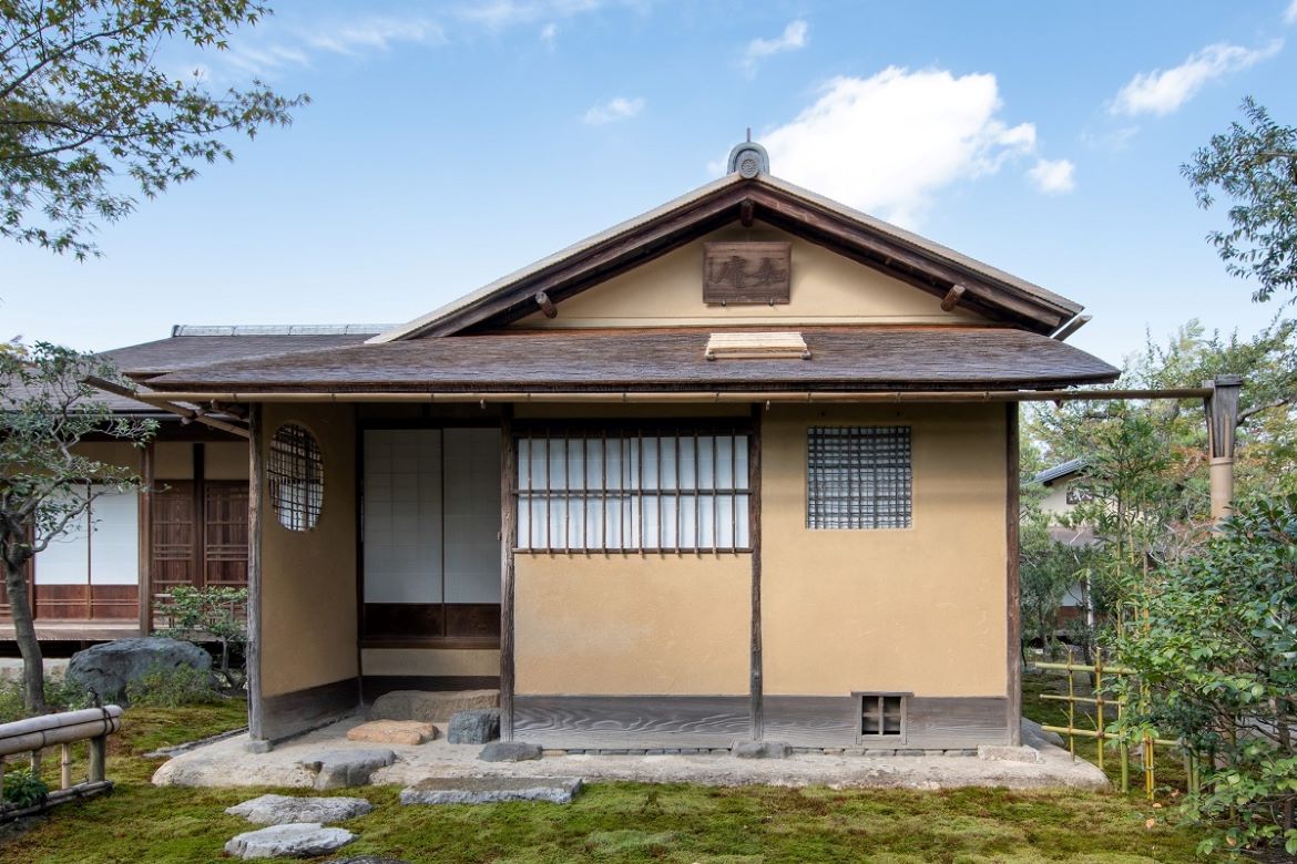 信長の弟、大茶匠・有楽斎が建てた茶室のある「日本庭園 有楽苑」