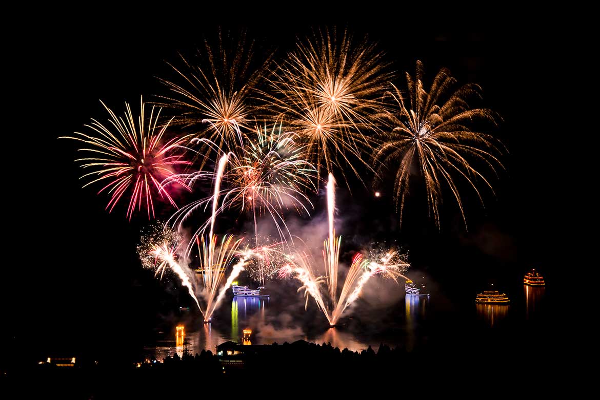 冬の芦ノ湖で花火打ち上げ！節分祭奉祝花火大会「冬景色花火クルーズ」を運航