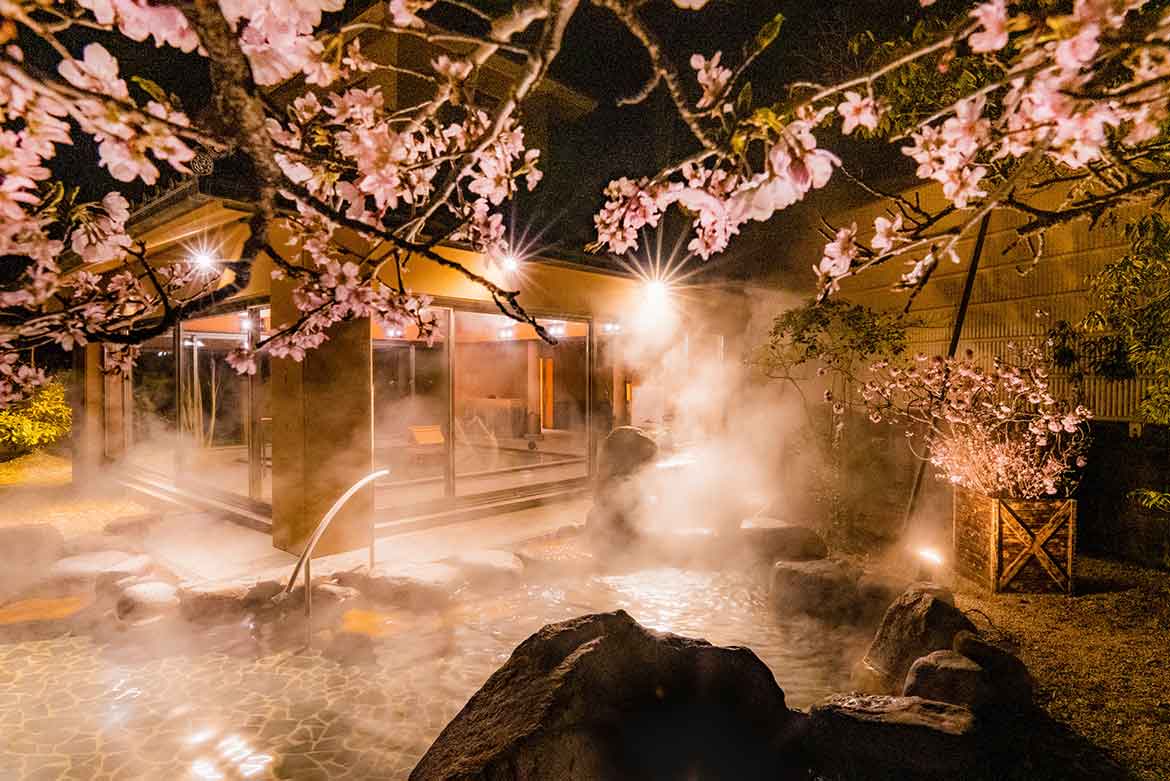 界 玉造、温泉街に咲く400本の桜を楽しむ「桜舞うたまゆら滞在」3/29から開催