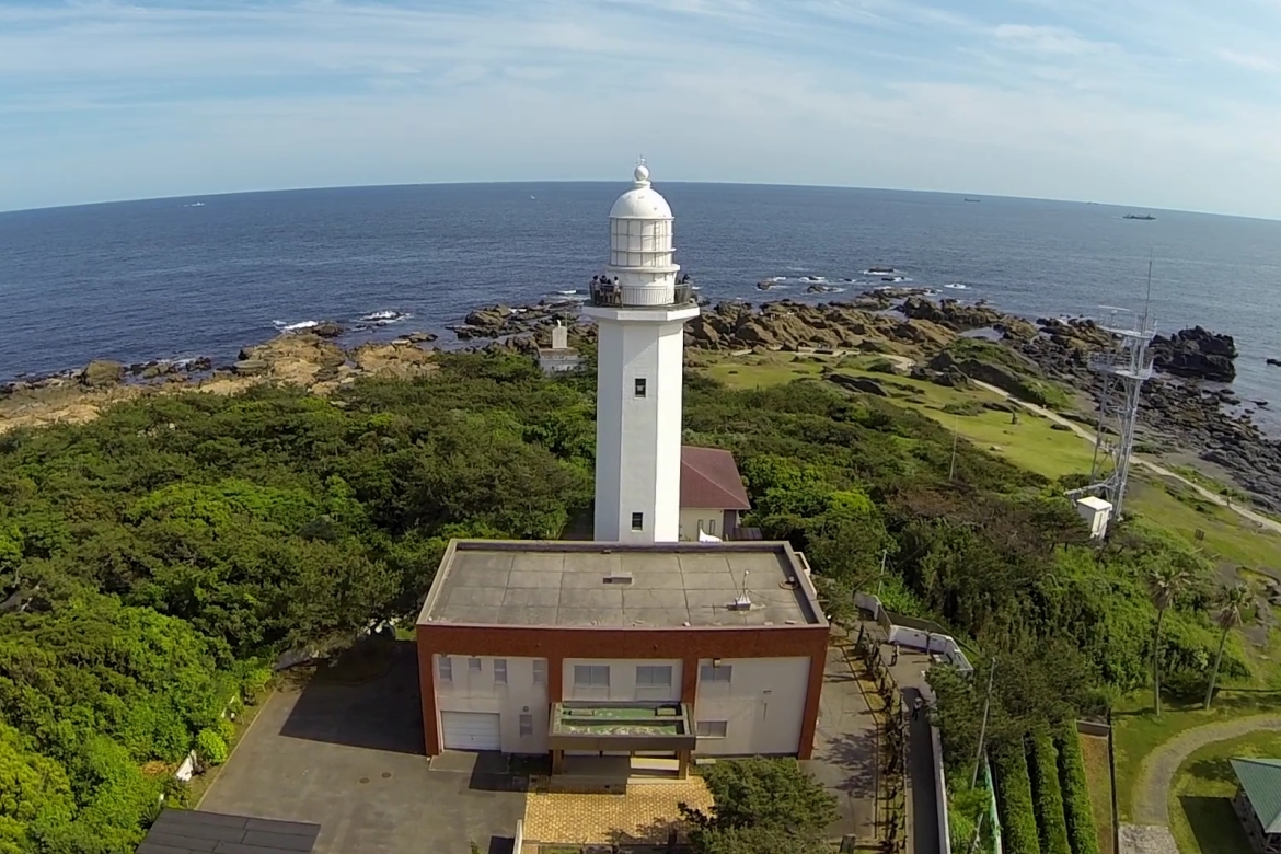 地球の丸さを体感できる眺望！のぼれる灯台「野島埼灯台」