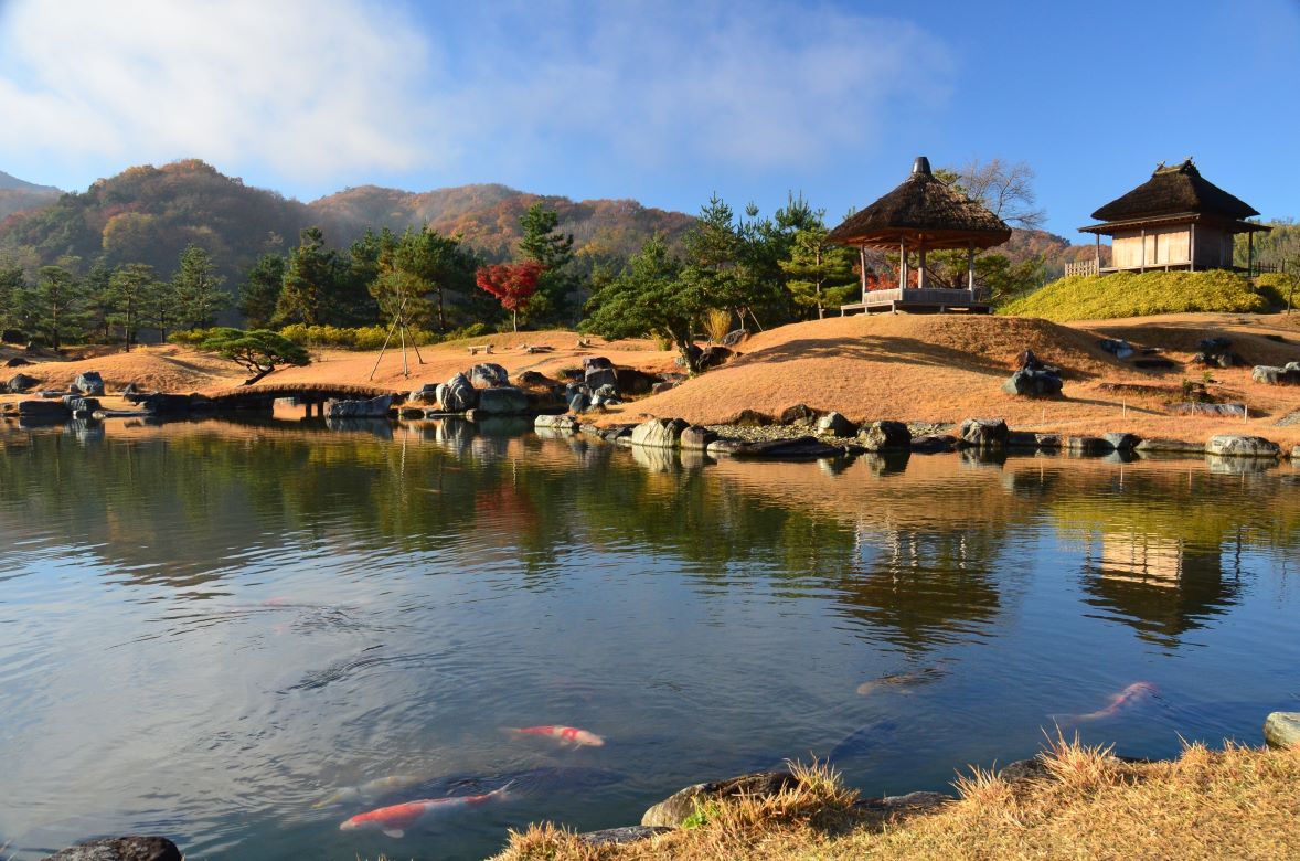 県内唯一の大名庭園「楽山園」