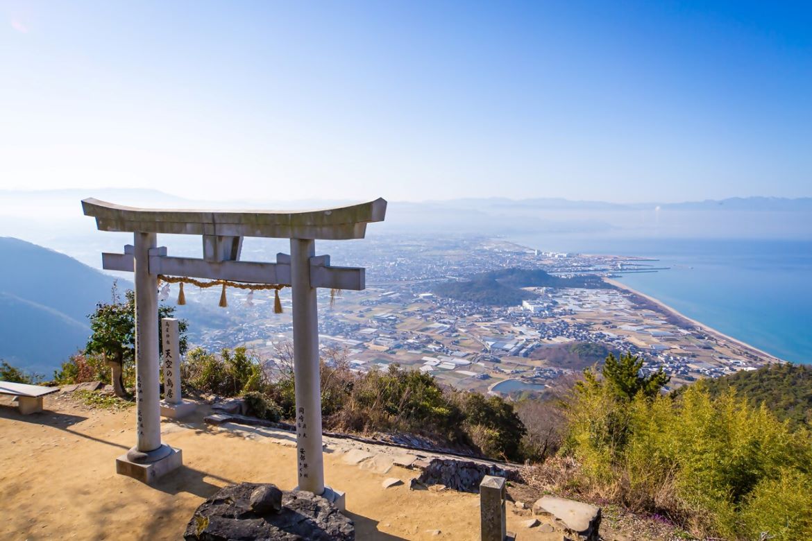 まるで空に浮かぶ神社？！「高屋神社〜天空の鳥居〜」