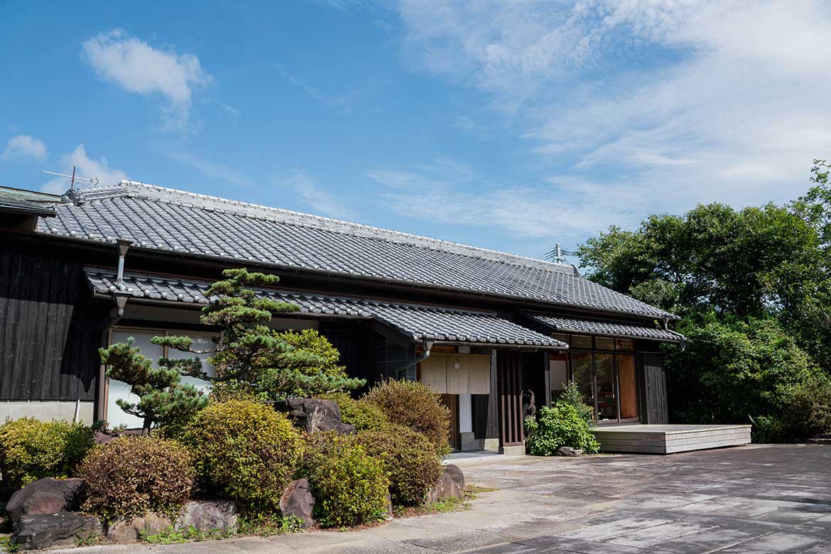 お茶の心を体験する。宮崎県新富町の一棟貸切宿「茶心」、Traveller Review Award 2024受賞