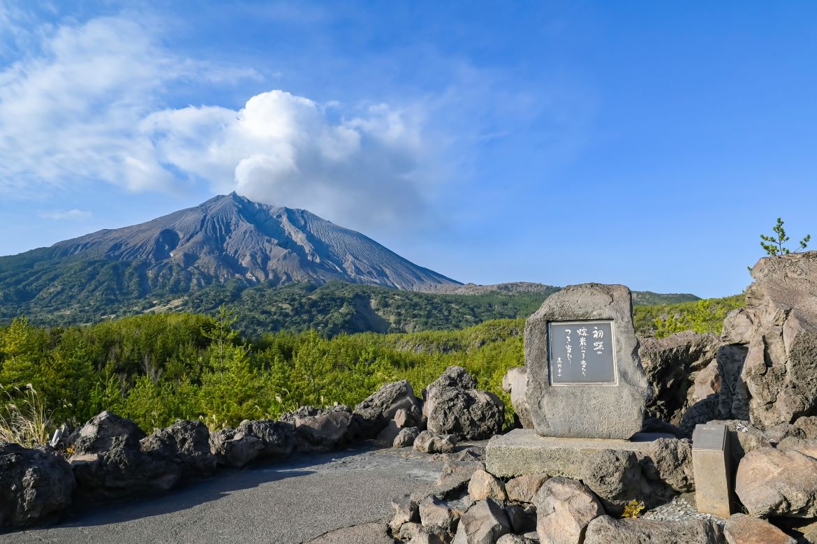 桜島のダイナミックな自然を間近に望む「有村溶岩展望所」
