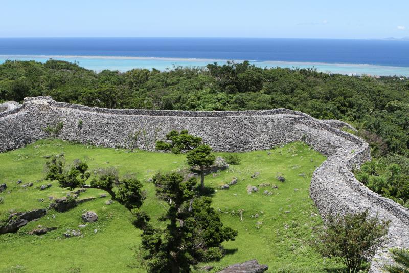 そびえ立つ城壁は圧巻！世界遺産のグスク「今帰仁城跡」