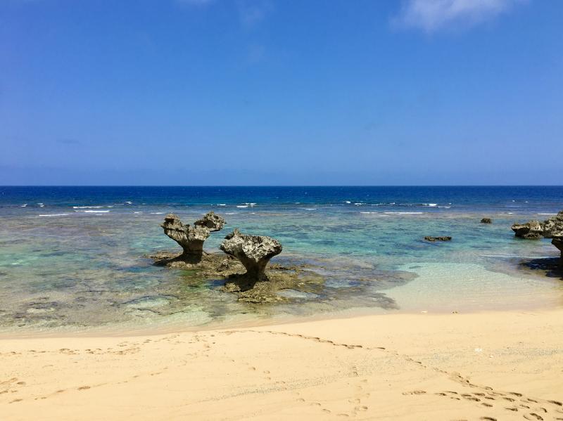 ハート岩のある”恋のパワースポット”「ハートロック（ティーヌ浜）」