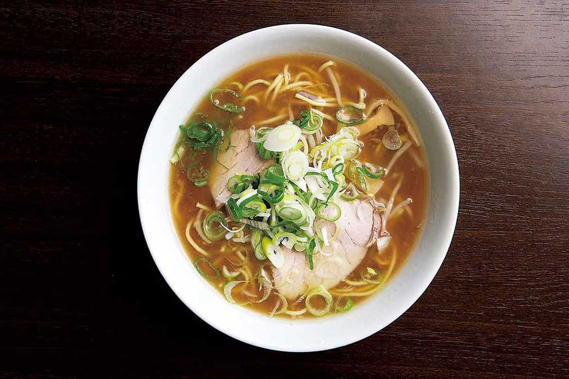 米子名物を味わう！牛骨ラーメンの発祥店「満州味」