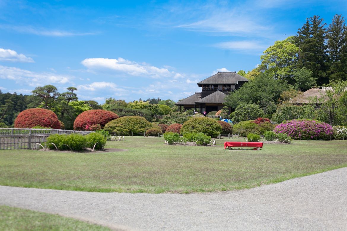 庭園を散策しながら陰と陽の世界を体感できる「偕楽園」