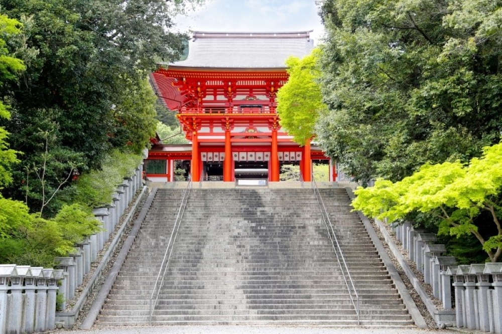 天智天皇を祀り、大津京跡に鎮座する「近江神宮」