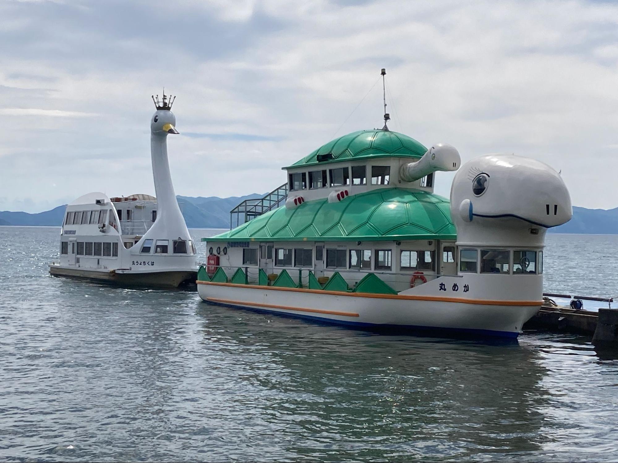 湖上から磐梯山の雄大な姿を望む ​/ ​猪苗代観光船​ 