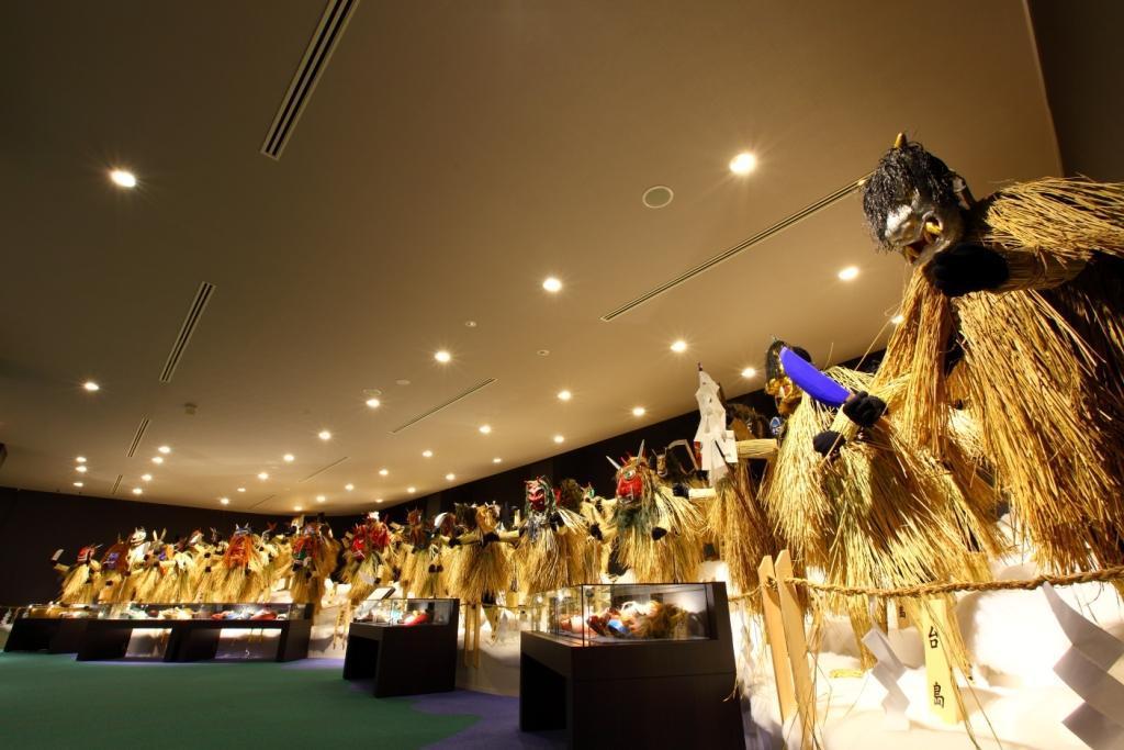 謎多き伝統行事、なまはげを知って体験 / なまはげ館・男鹿真山（しんざん）伝承館