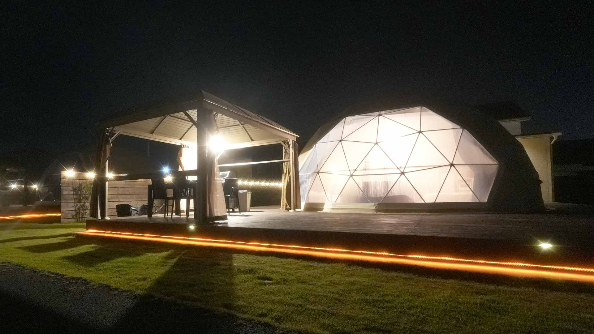 ⑤ 波音をBGMに星空の下で語らう