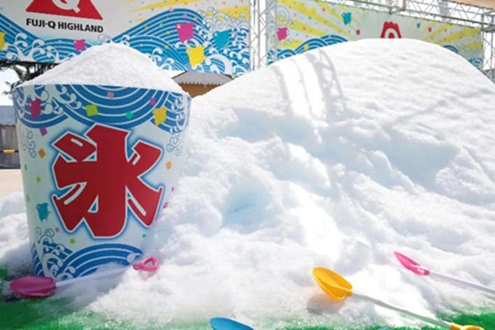 富士急ハイランド、真夏の涼スポット＆花火大会を開催！雪あそびやひんやりグルメも登場