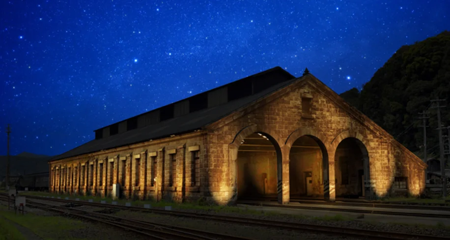 熊本DCプレ企画、人吉機関車庫を特別ライトアップ