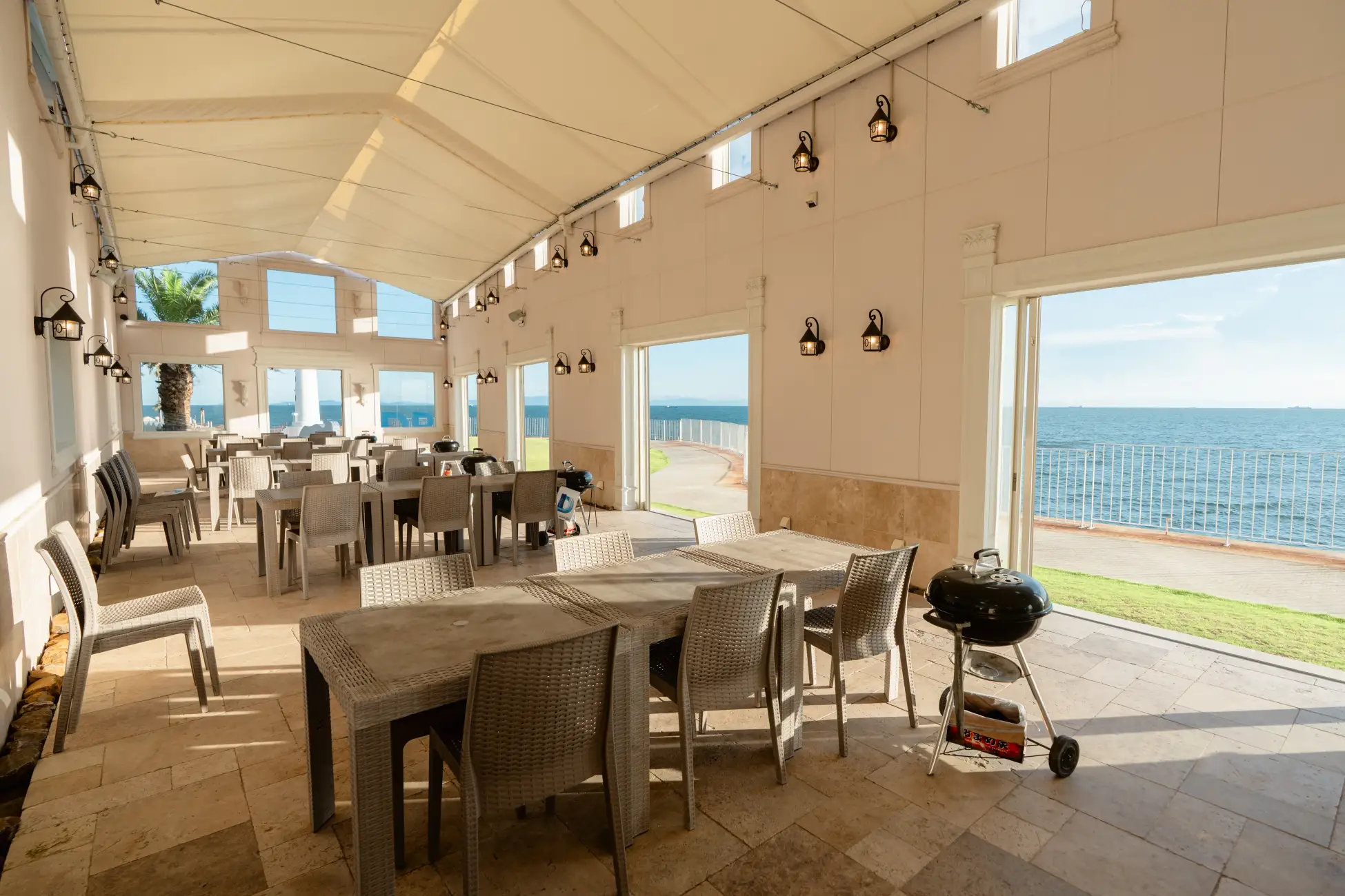 知多半島の海を望む絶景BBQ！ウッドデザインパーク野間にミストシャワー新設 〜海風＋涼感ミストで快適な夏のひとときを〜