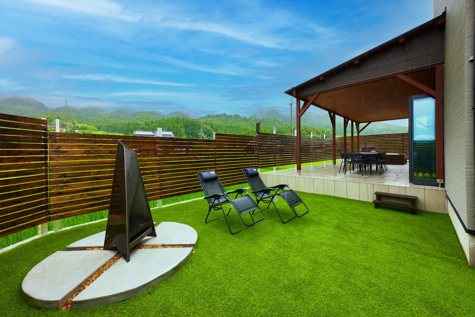 琵琶湖の絶景とプライベートサウナを満喫する貸別荘「Resoreat Shirahige」7月31日オープン 〜滋賀・高島市に最大15名宿泊可能なジャグジー＆BBQ付き一棟貸し〜