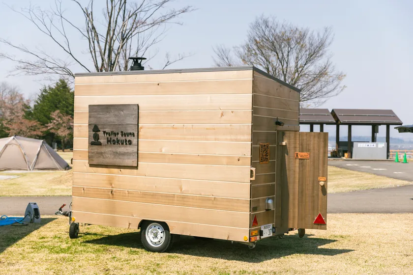 新潟・小千谷で本格プライベートサウナ体験！「市民の家おぢゃ～る × Trailer Sauna Hokuto」始動【10月26日まで】