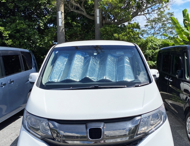 ①車を降りたらサンシェード(フロント用)