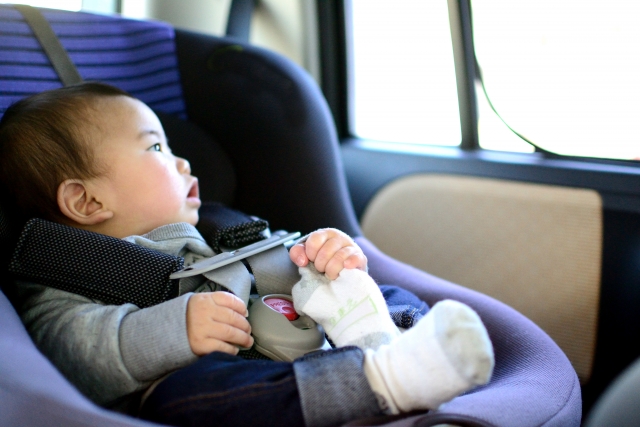 チャイルドシートの装着は法律で定められています