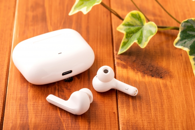 ③ワイヤレススピ－カー・ワイヤレスイヤホン