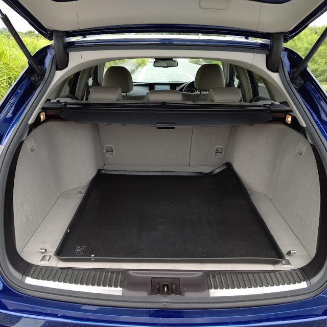 ⑧汚れ防止にトランク用シート