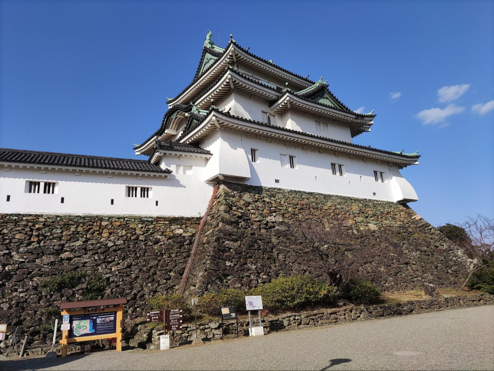 【和歌山・有田-日高ドライブ】城の歴史と旬の味覚、伝統的な街並みも訪問！家族でタイムスリップ旅行